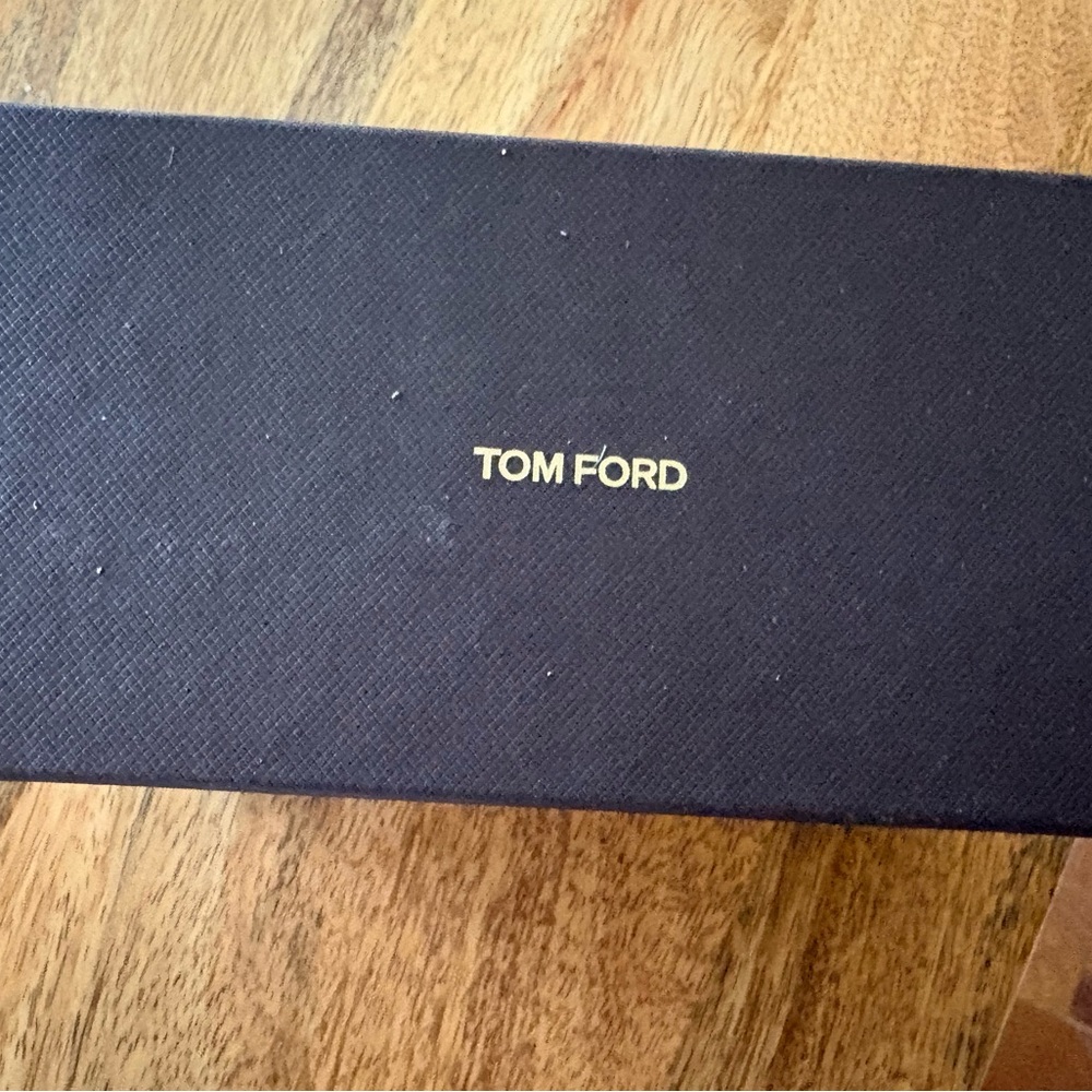 Authentic Tom ford sunglasses. Excellent condition - Picture 5 of 5